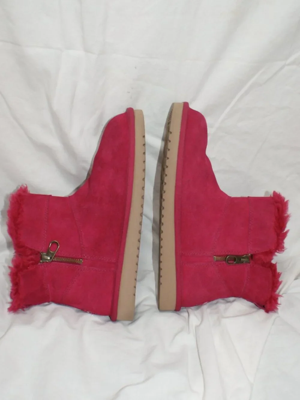 Koolaburra by Ugg Raspberry Pink Short Shearling Boot - SIZE 8 - LIKE NEW